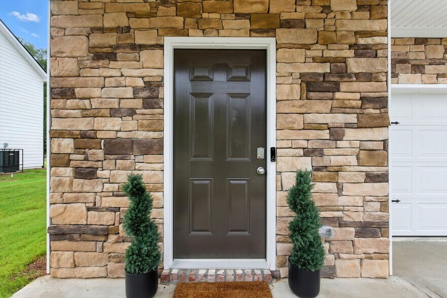 Building Photo - 611 W Vincent Dr