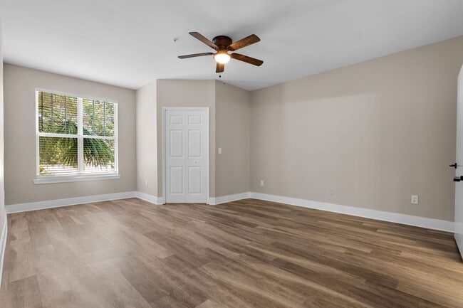 Building Photo - Newly Renovated 2-Bedroom Corner Unit in G...