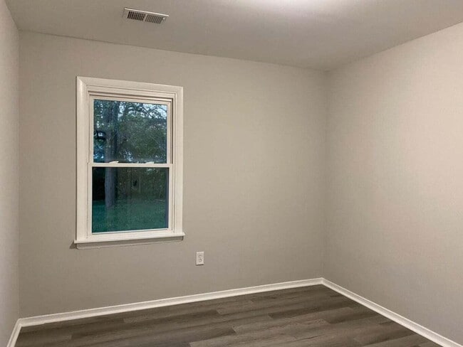 Building Photo - 3004 Arrowhead Dr