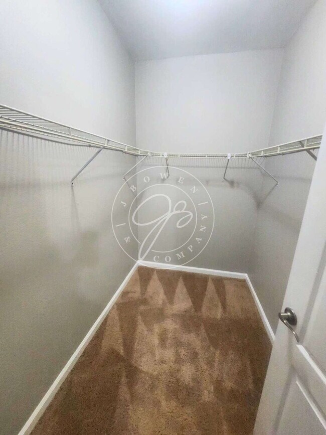 Building Photo - "Charming 1-Bedroom Duplex in Toledo's Vibrant North Huron Neighborhood!"