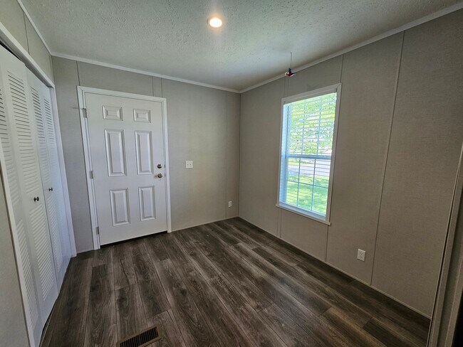 Building Photo - 3660 S Lapeer Rd