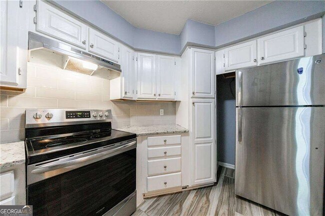 Building Photo - 27306 Plantation Dr NE