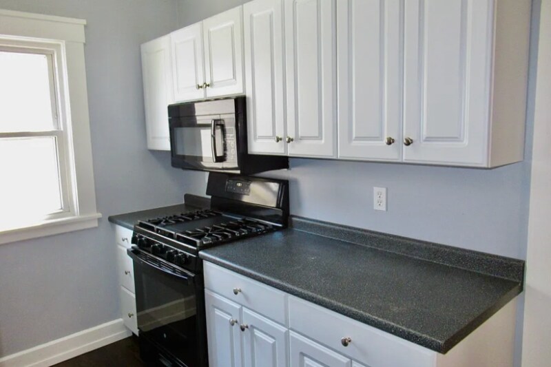 Building Photo - 818 Amherst St