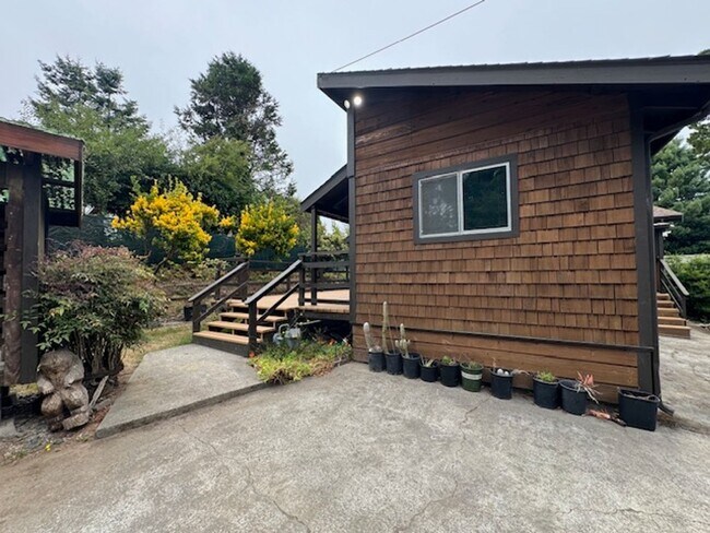 Building Photo - 2437 Ridgewood Dr
