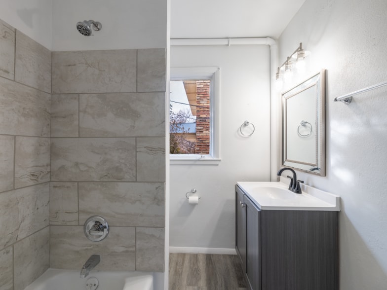 Building Photo - 729 S 7th St