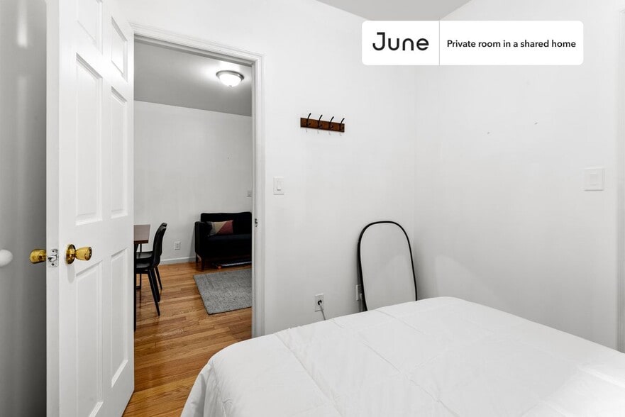 Building Photo - Room in Shared 3 bed/1 bath home in Chinatown