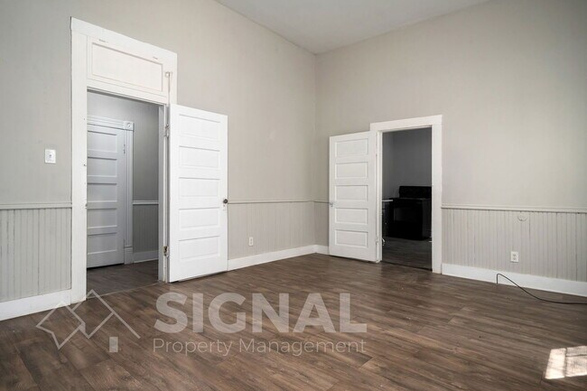 Building Photo - 625 5th Way