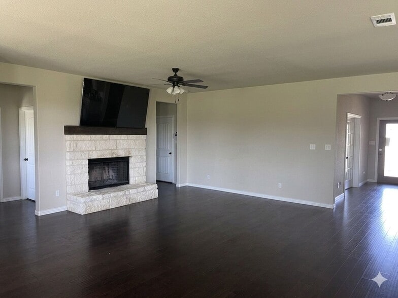 Building Photo - 170 Chester Rd