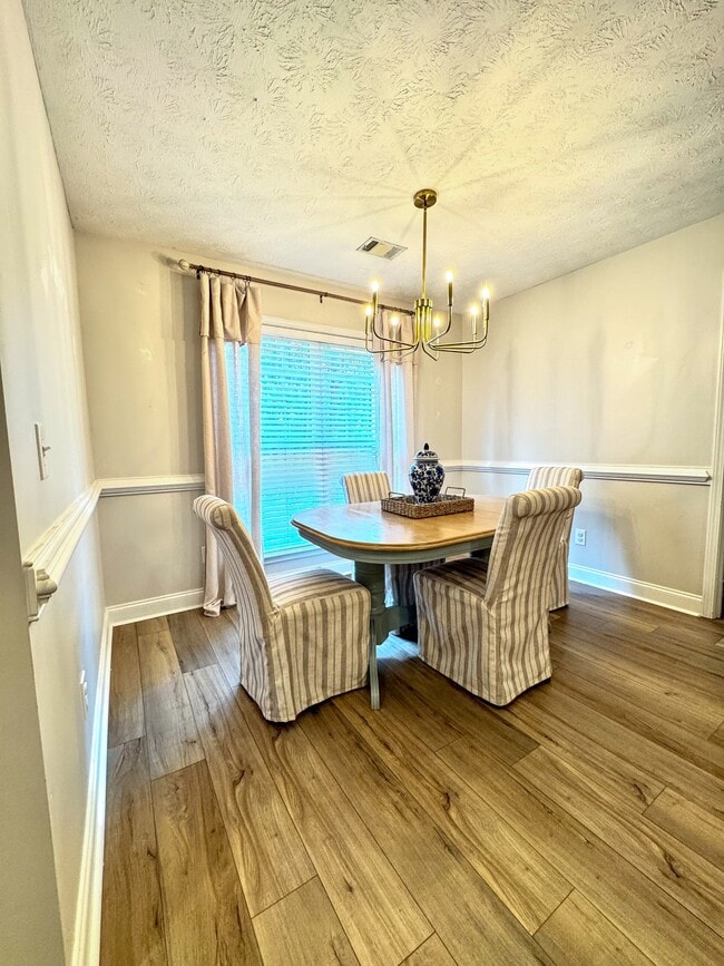 Building Photo - 127 Lee Rd 2181