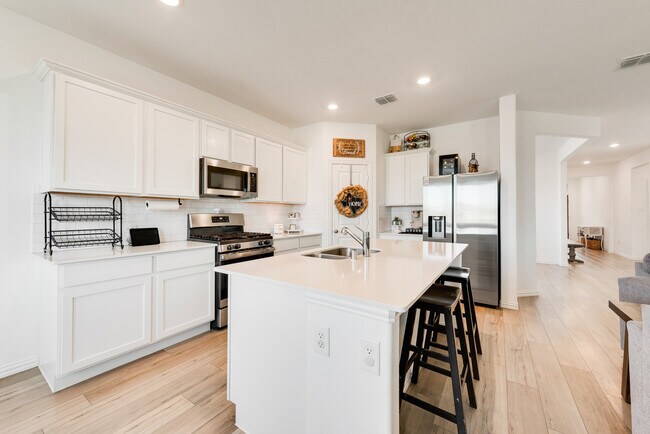 Building Photo - 14620 Serrano Ridge Rd