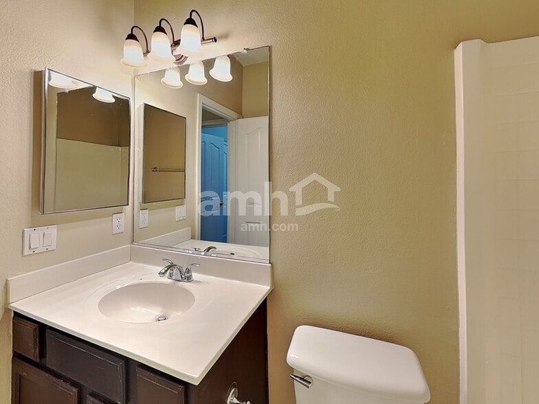 Building Photo - 13544 W Ironwood St