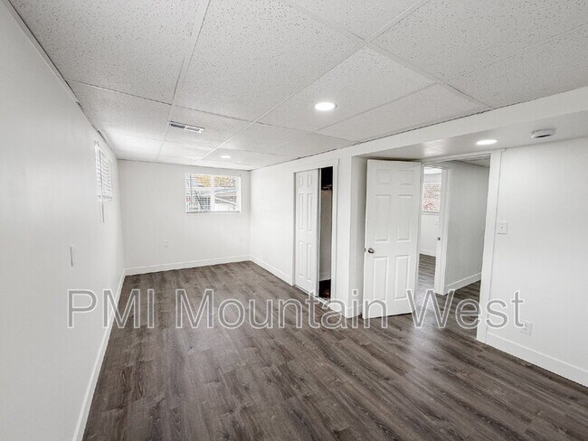 Building Photo - 1011 Claremont Dr