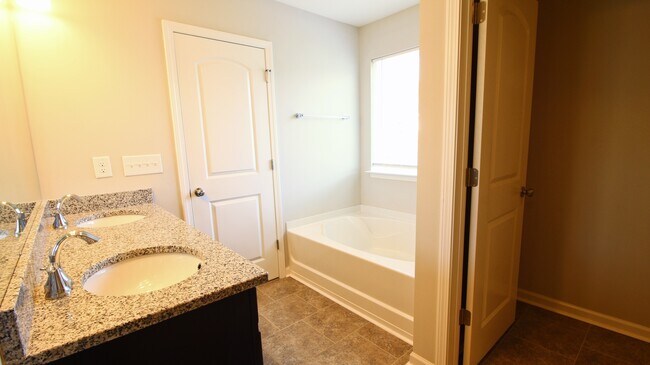Building Photo - 3/2.5 House with Fenced-In yard and GORGEOUS interior!