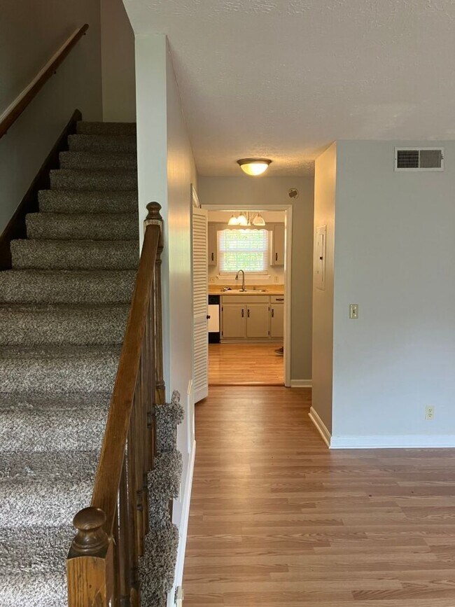 Building Photo - Charming Old Hickory Home
