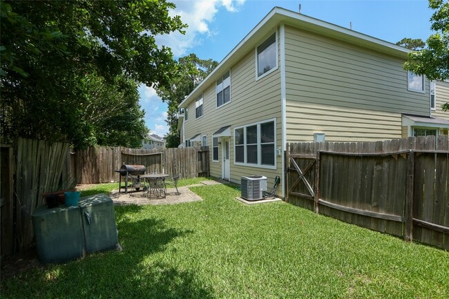 Building Photo - 17511 Bering Bridge Ln