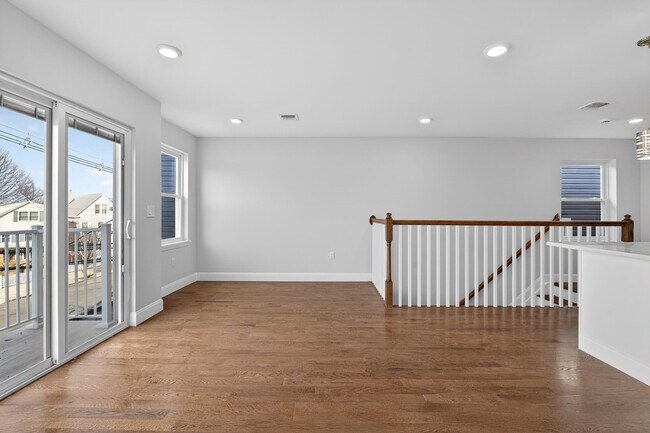 Building Photo - 40 E 5th St