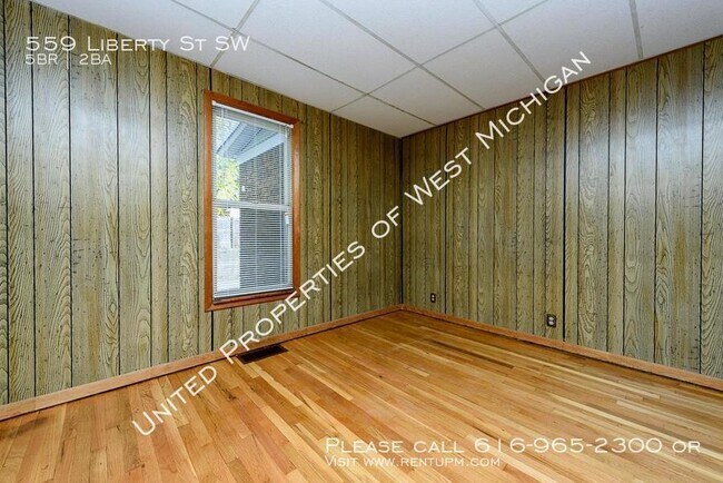 Building Photo - 559 Liberty St SW