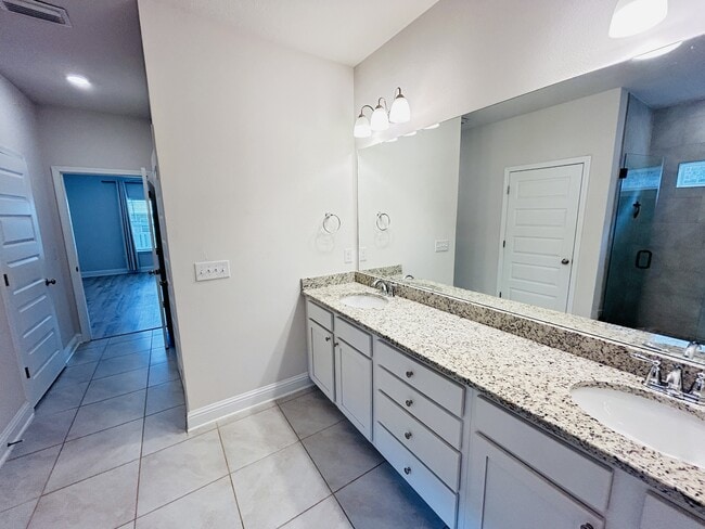 Building Photo - 7773 Burnside Lp