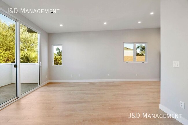 Building Photo - Brand New Build - Beautiful New Townhome