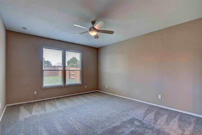 Building Photo - 1224 Half Hitch Trl