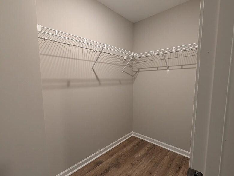 Building Photo - Room in Townhome on Reeves St