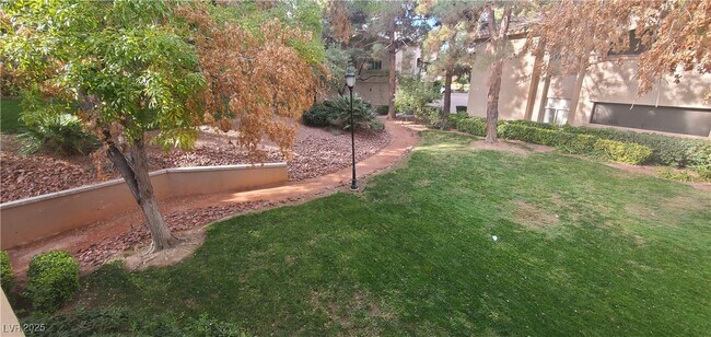 Building Photo - 2050 W Warm Springs Rd