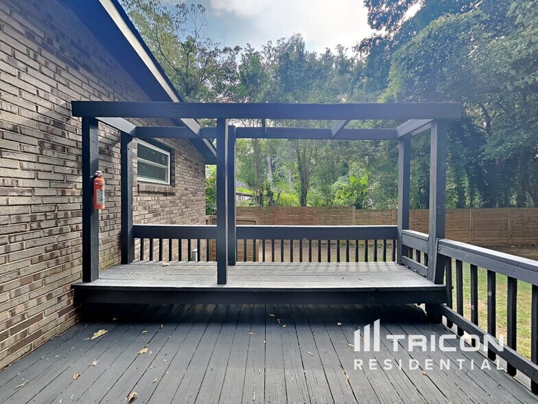 Building Photo - 5415 Coburg Ave