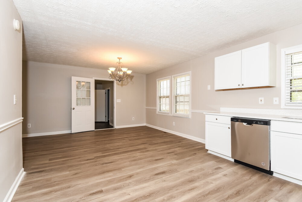 Building Photo - 6390 Queens Rd