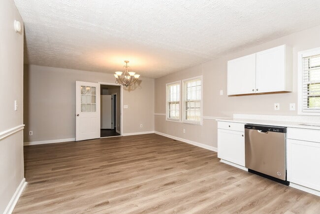 Building Photo - 6390 Queens Rd