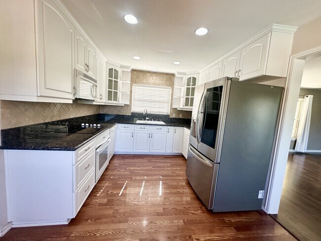 Building Photo - 9071 Paradise Park Dr