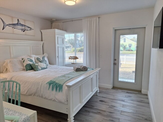 Building Photo - NSB FURNISHED EFFICIENCY UNIT-ALL UTILITIES INCLUDED INCLUDING WI-FI!