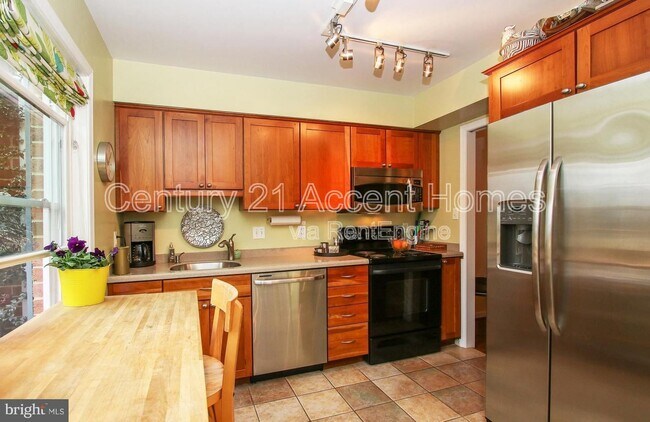 Building Photo - 3009 20th Ct S