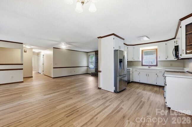 Building Photo - 6299 Spring Ct Ln