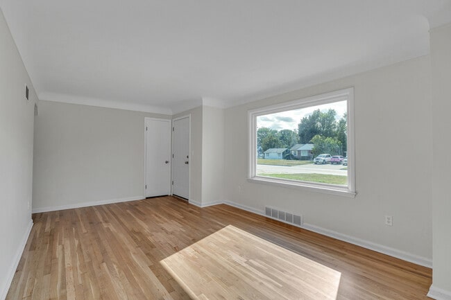 Building Photo - 14521 Trenton Rd