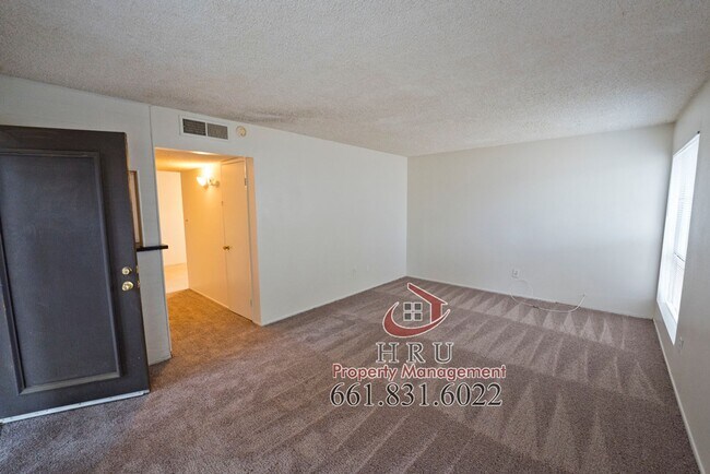 Building Photo - SW- condo 3bed-1.5 bath
