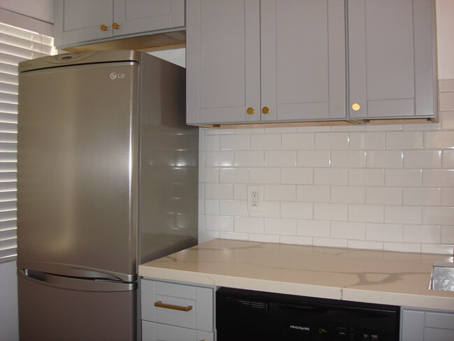 Full Kitchen Cabinets - 6105 Monterey Rd