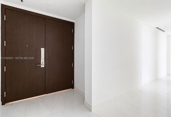 Building Photo - 300 Biscayne Blvd Way