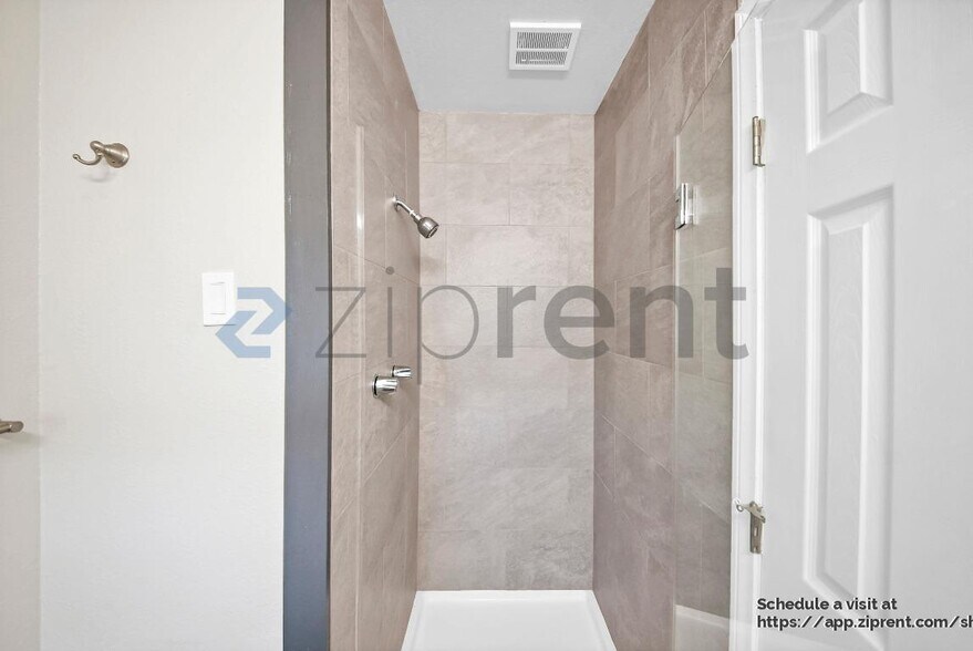 Building Photo - 2335 Logan St