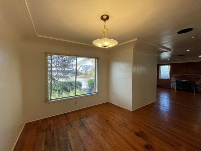 Building Photo - 1911 H St