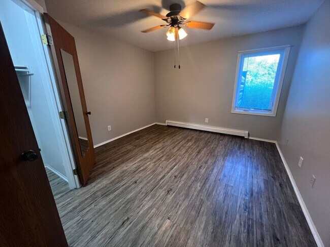 Building Photo - Spacious 1-Bedroom Apartment - Main Floor!