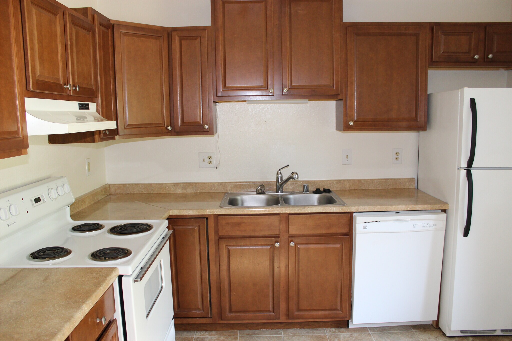 Building Photo - 3221 E 43rd Ave