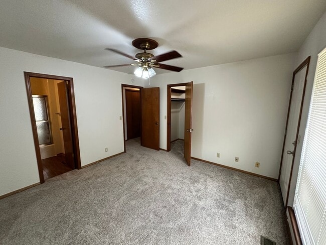 Building Photo - 408 Vicksburg Ave