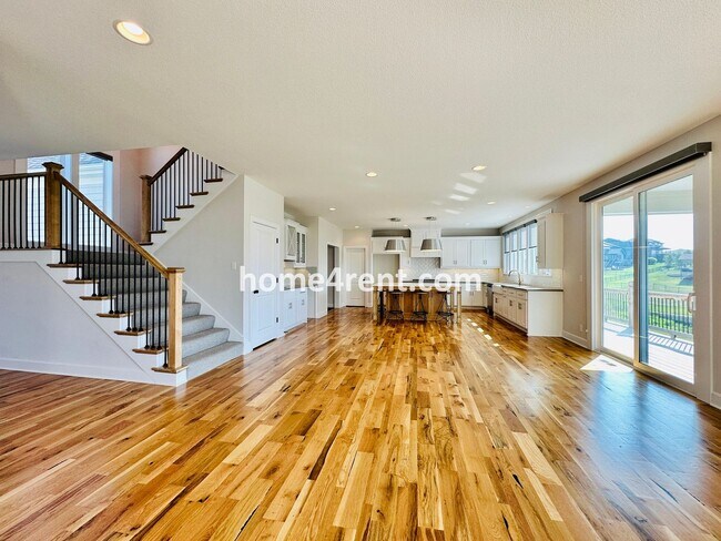 Building Photo - Exceptional Olathe Home in the Cedar Creek Subdivision w/ Wood Floors and a Finished Basment!
