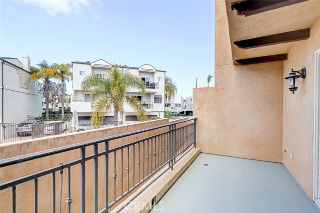 Building Photo - 594 1st St