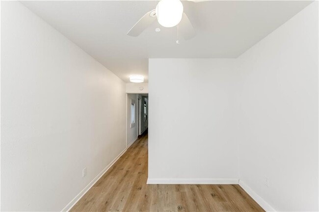 Building Photo - 1505 W 12th St