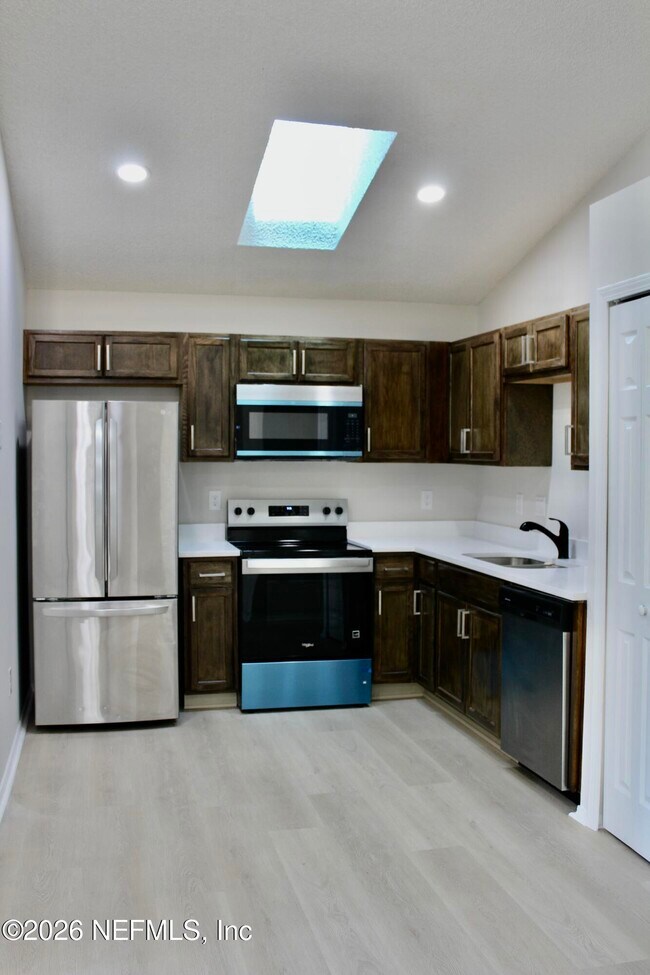 Building Photo - 10178 Geni Hill Cir N