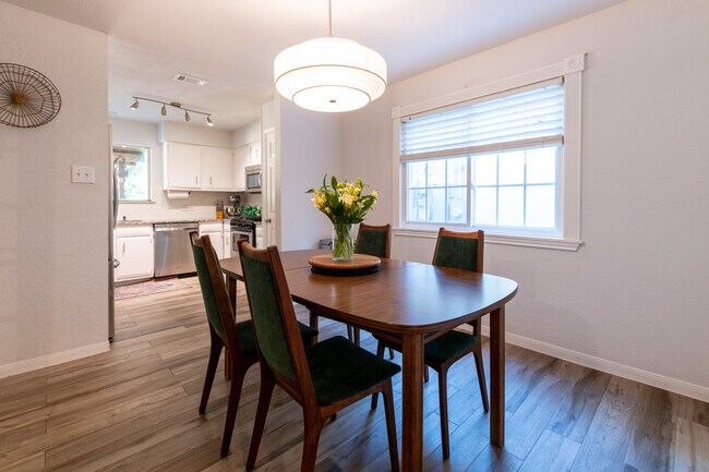 Building Photo - Meadowheath Drive