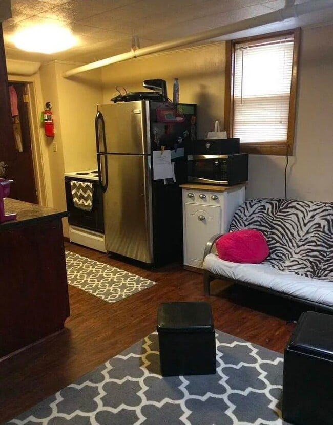 Building Photo - Olive St.