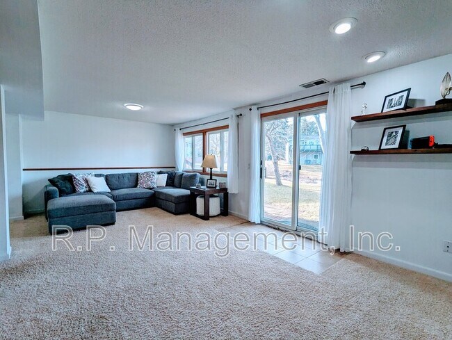 Building Photo - 351 Oakwood Dr