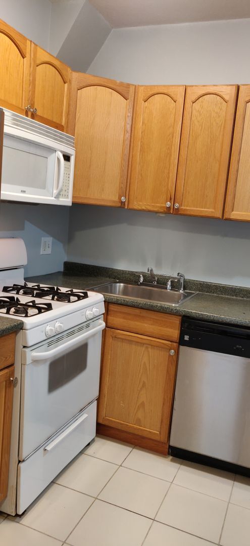 Building Photo - Convenient Brighton Location, Steps from the T Stop, Central Heat/AC, Laundry is on a Site